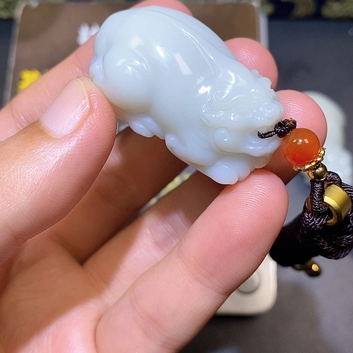 倭***.和田玉未镶嵌颈饰