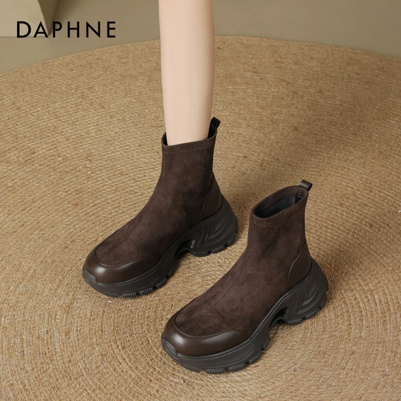 达芙妮棕色短靴瘦瘦靴女2025秋季新款爆款复古厚底增高中筒马丁靴
