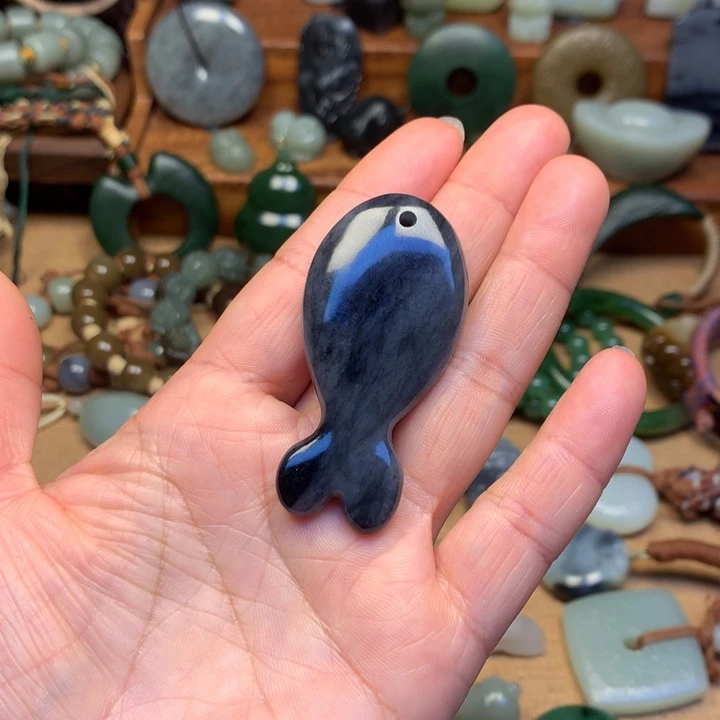 早****和田玉未镶嵌颈饰