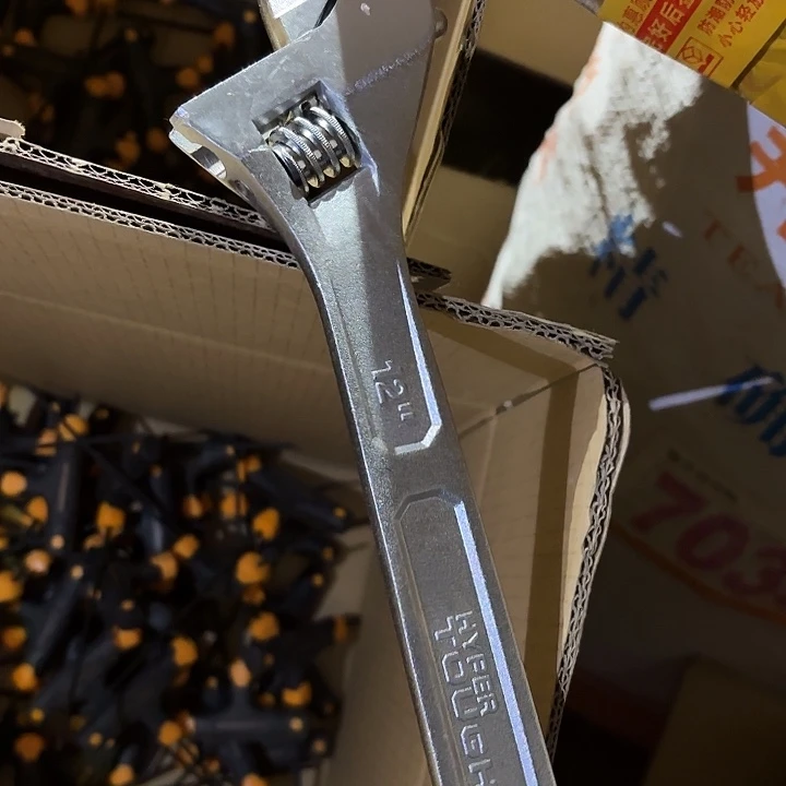 微瑕美国HT12寸活扳手一把