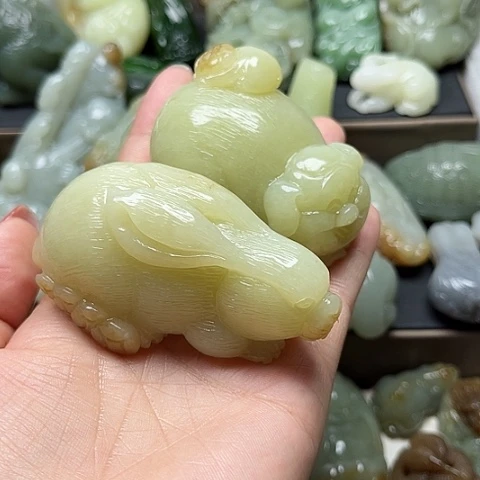 和田玉未镶嵌颈饰疆****山