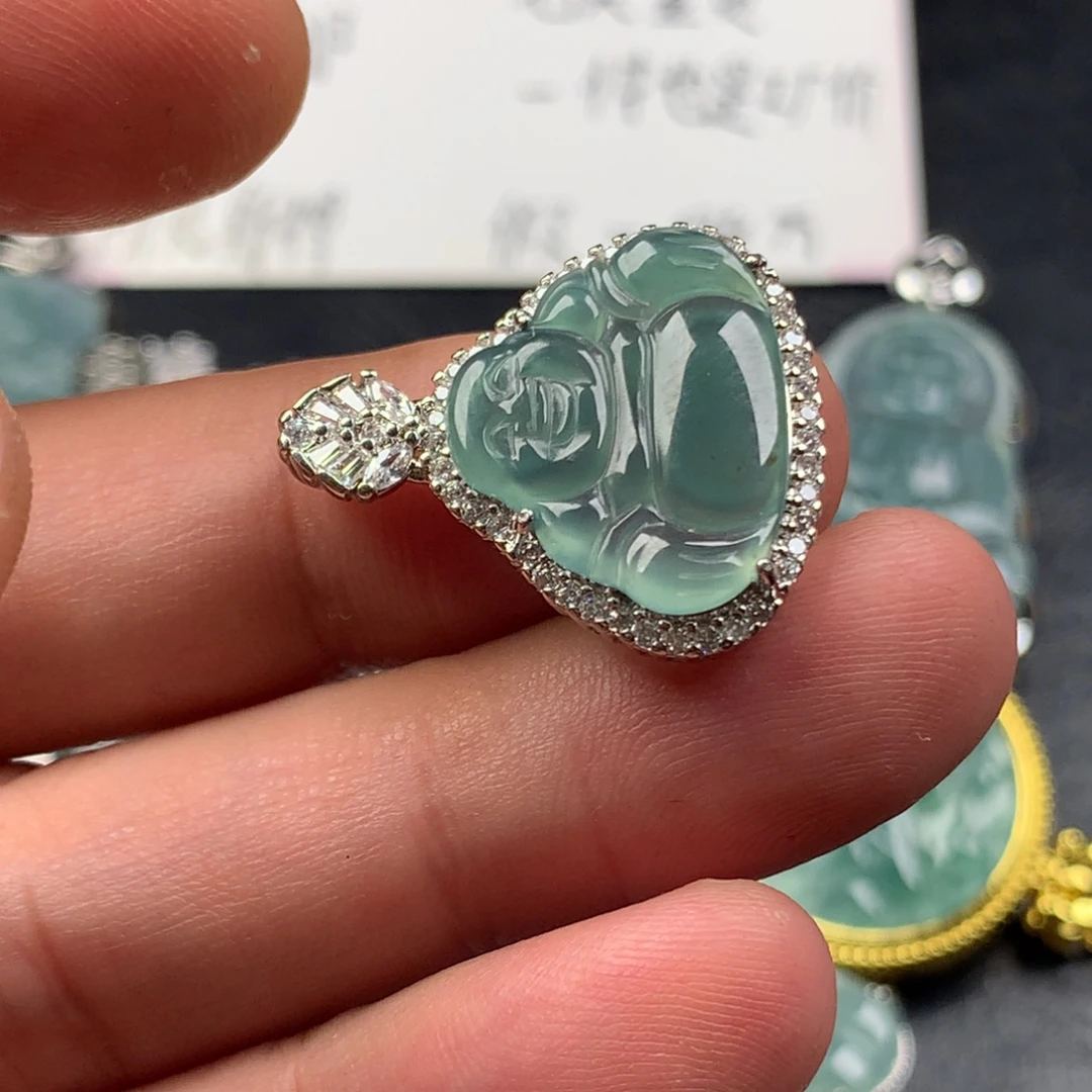 翡翠未镶嵌颈饰佛公