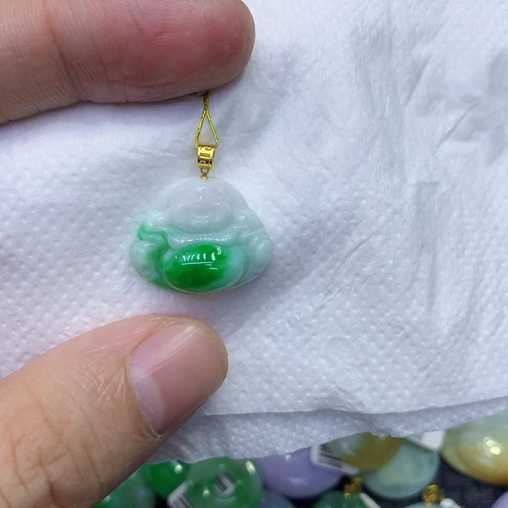 颈饰18K金镶嵌翡翠