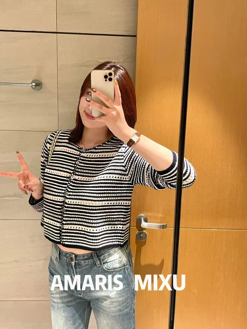 AMAIRS MIXU「日杂画报 」浪漫主义~蓝白撞色镂空钩花针织毛衣开衫