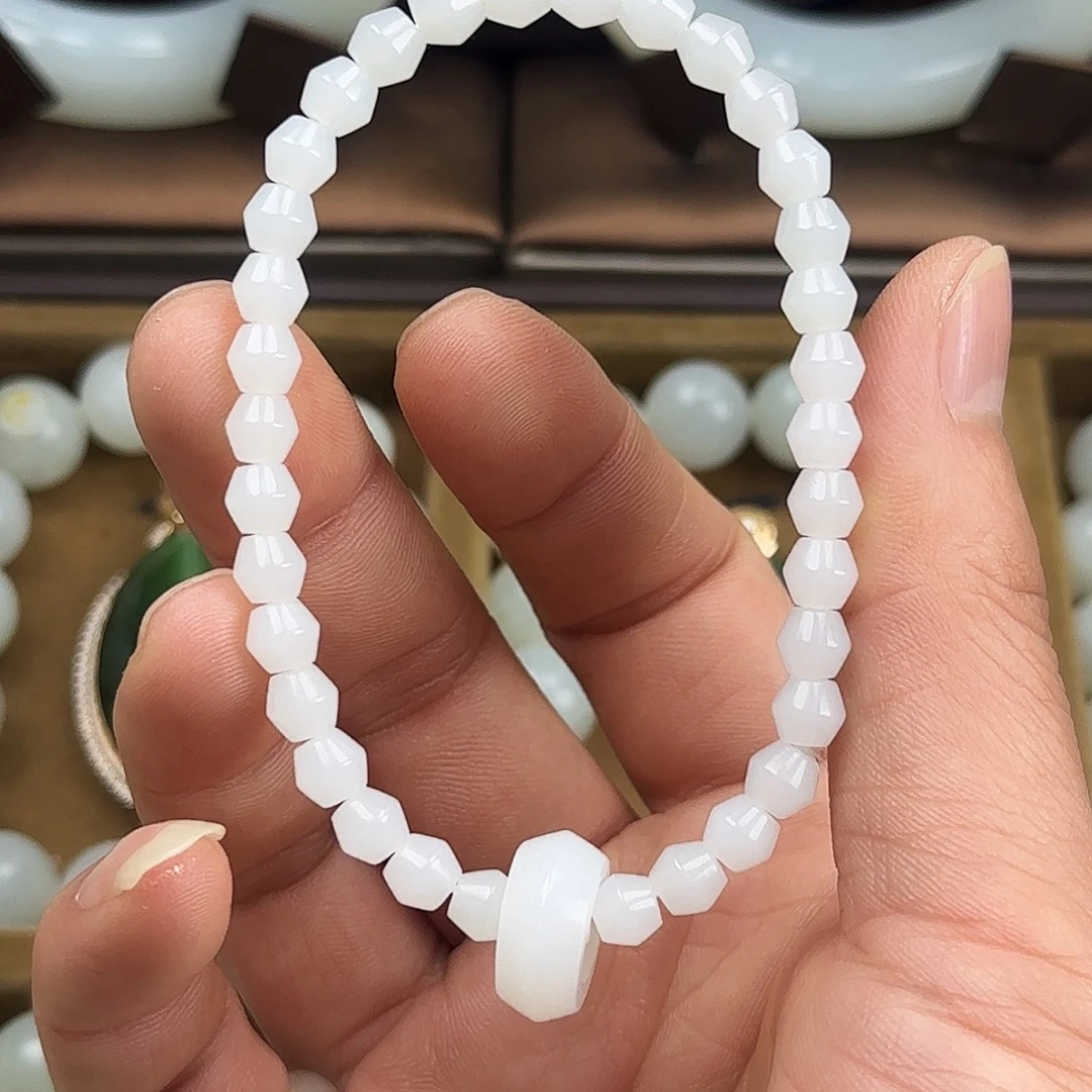 和田玉未镶嵌颈饰俄料