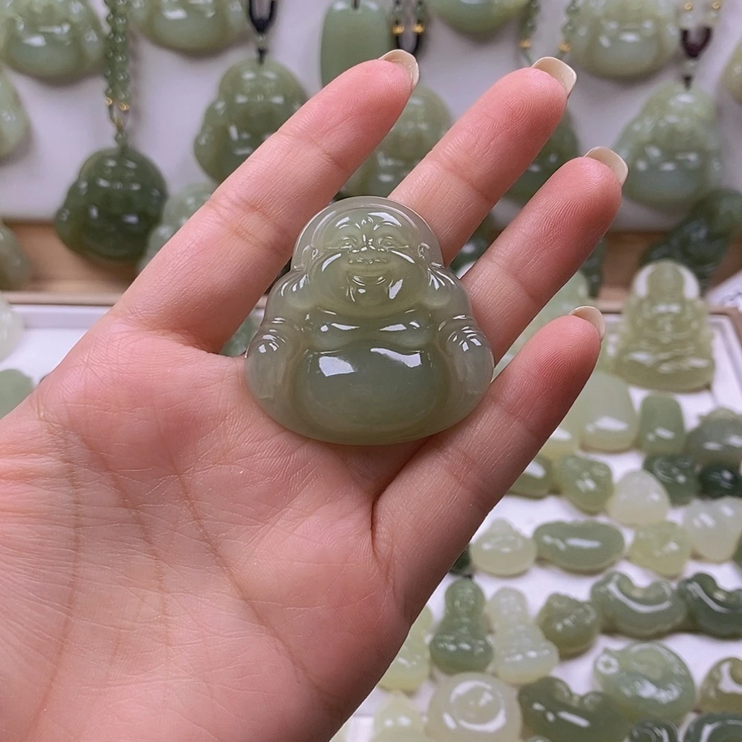 波***妞和田玉未镶嵌颈饰