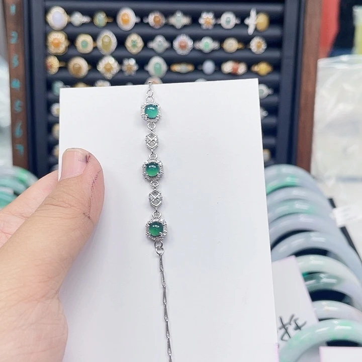 翡翠手镯未镶嵌天然翡翠A货