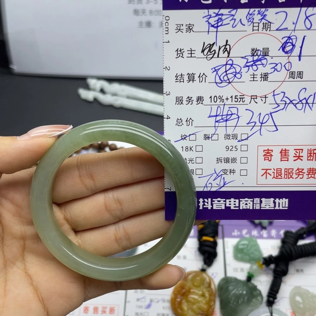 和田玉手镯未镶嵌爱****年手镯