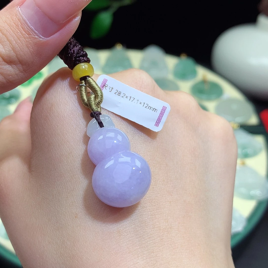 翡翠未镶嵌颈饰葫芦