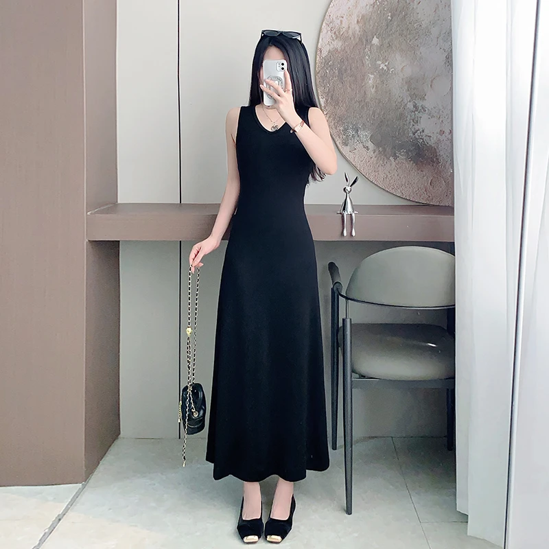 赫本无袖背心连衣裙女夏v领2025新款小黑裙打底吊带a字中长裙内搭