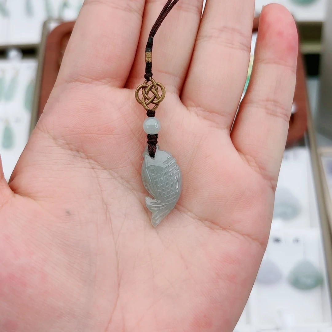 翡翠颈饰未镶嵌年年有鱼