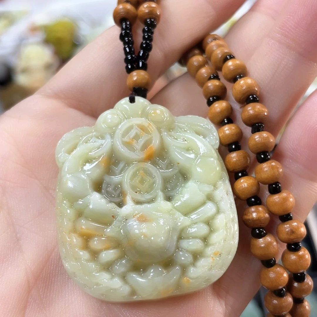 蛇纹石玉颈饰未镶嵌