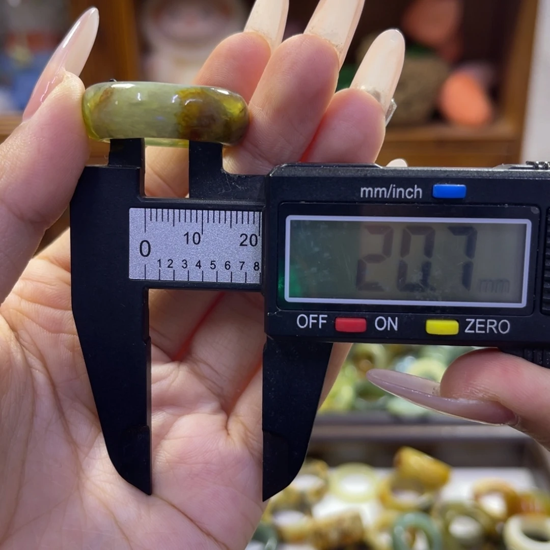 蛇纹石玉未镶嵌手镯65