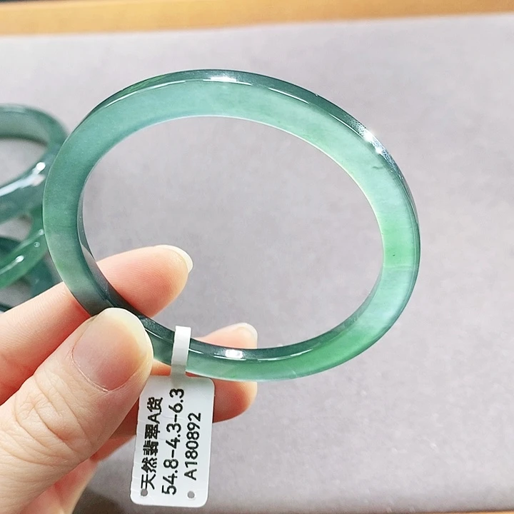 翡翠未镶嵌手镯（圆镯）