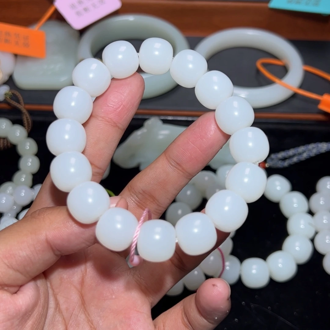 俊***业和田玉未镶嵌手链