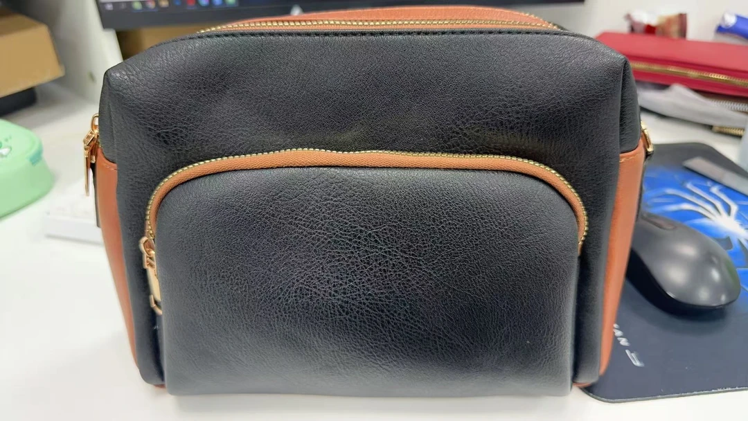 中国风竖版女士经典拉链斜挎包单根民族风