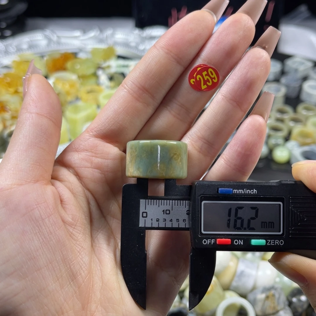 蛇纹石玉未镶嵌戒指