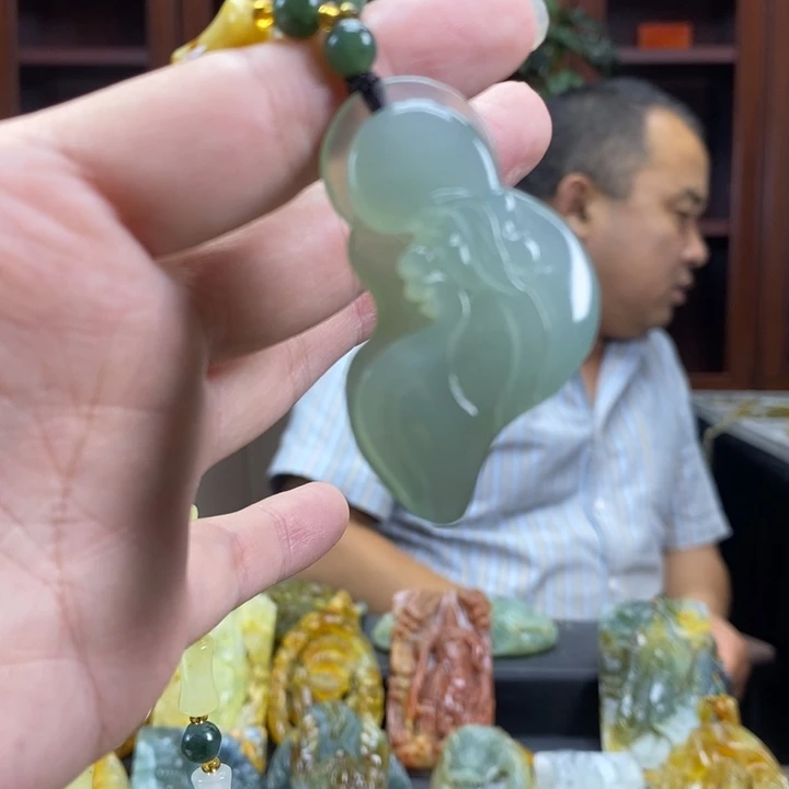 未镶嵌蛇纹石玉颈饰