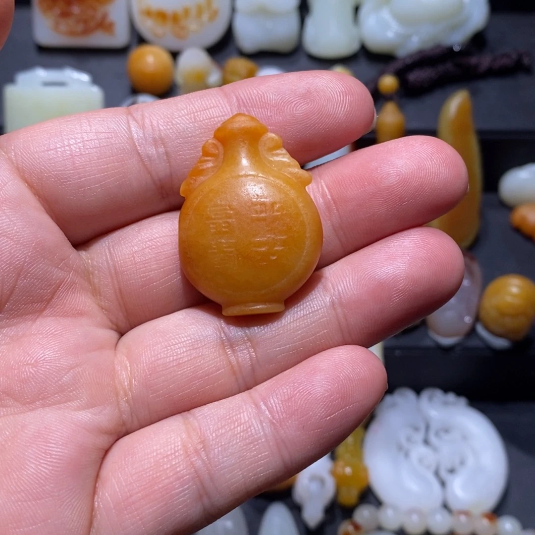 青***T和田玉未镶嵌颈饰