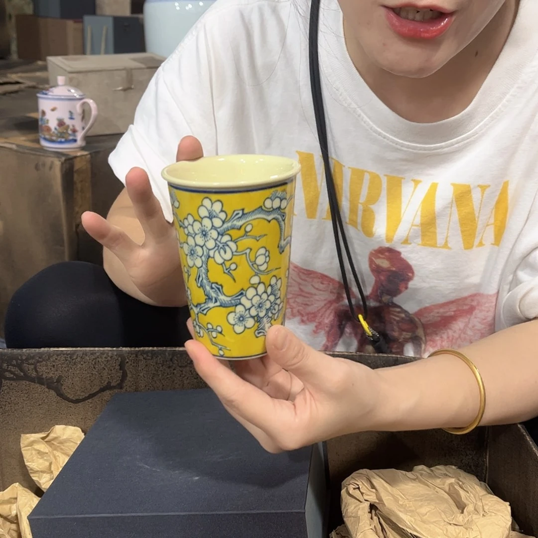 摆件////景德镇陶瓷器。杯。黄。