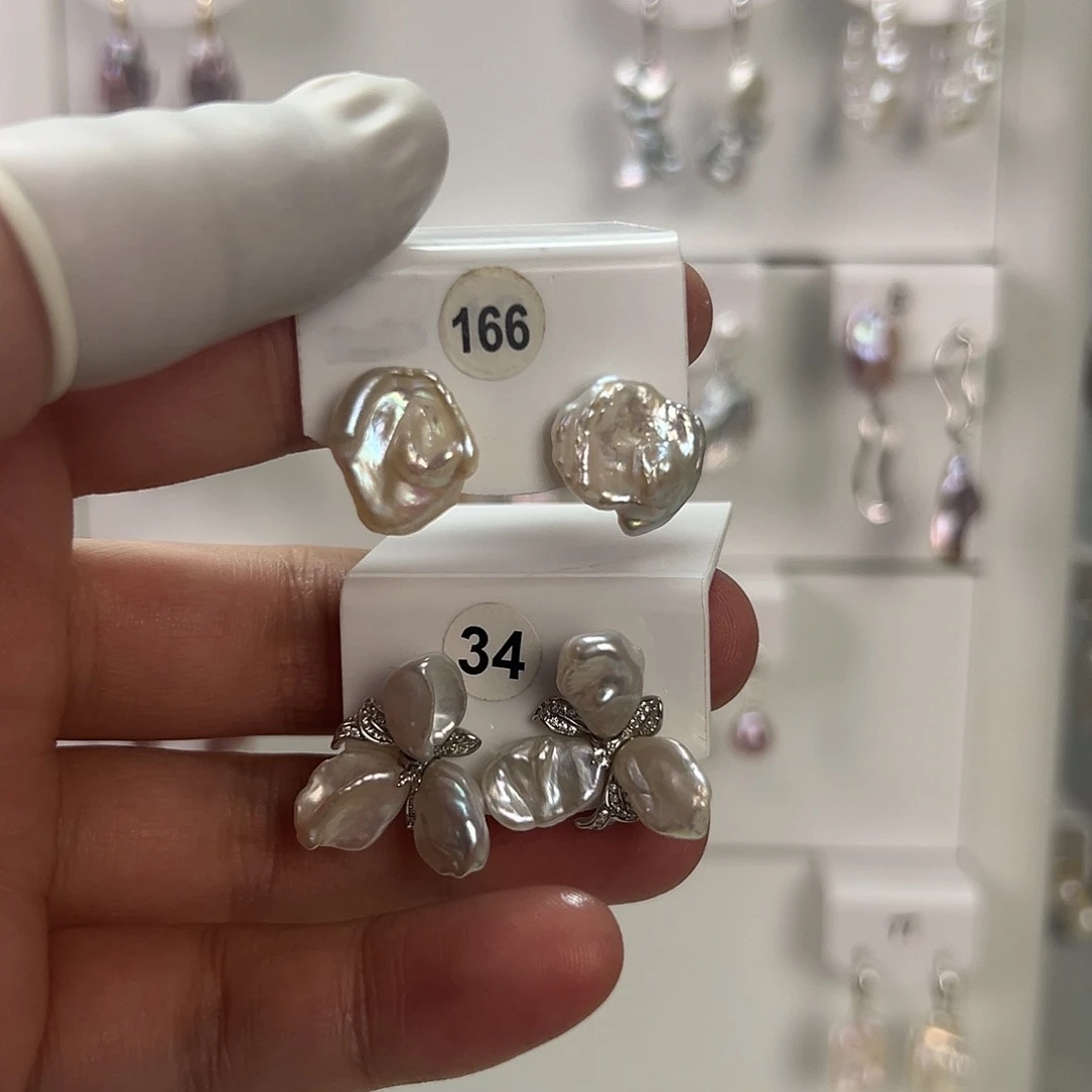不***响非金属巴洛克花瓣耳饰