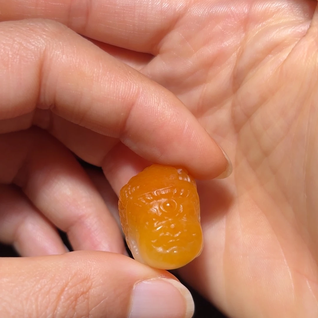 豹***子和田玉未镶嵌颈饰