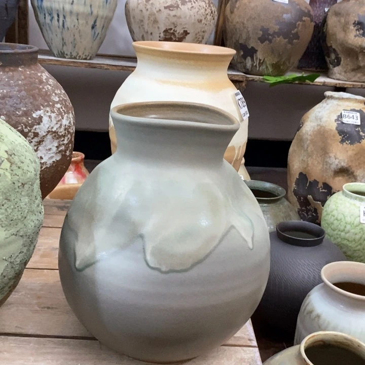 瓶景德镇陶瓷。景德镇陶瓷