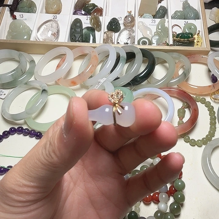 和田玉未镶嵌手串