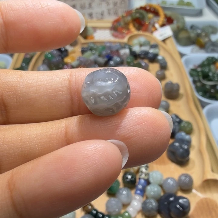 郭***南和田玉未镶嵌珠宝半成品