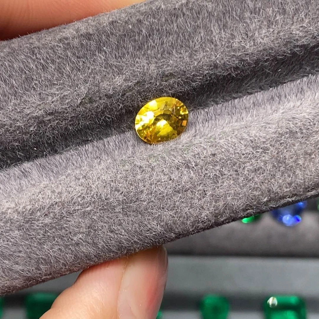 蓝宝石裸石未镶嵌1.35克拉黄蓝宝石