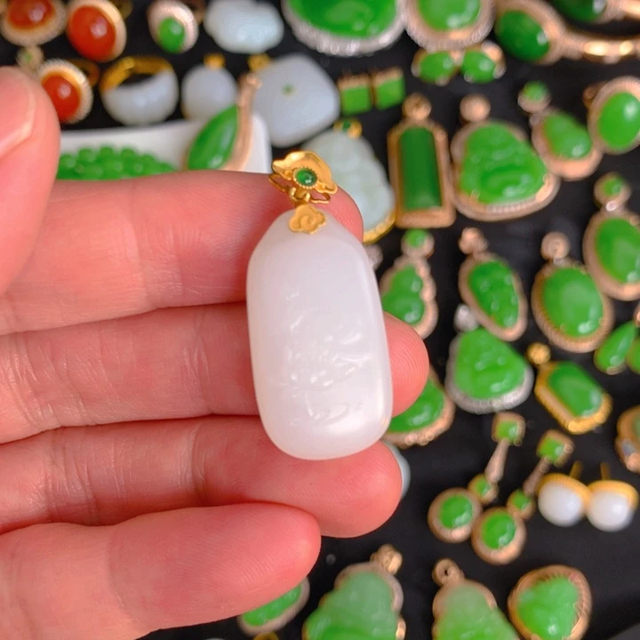 和田玉（青白玉）羊脂玉吊坠18K金镶嵌