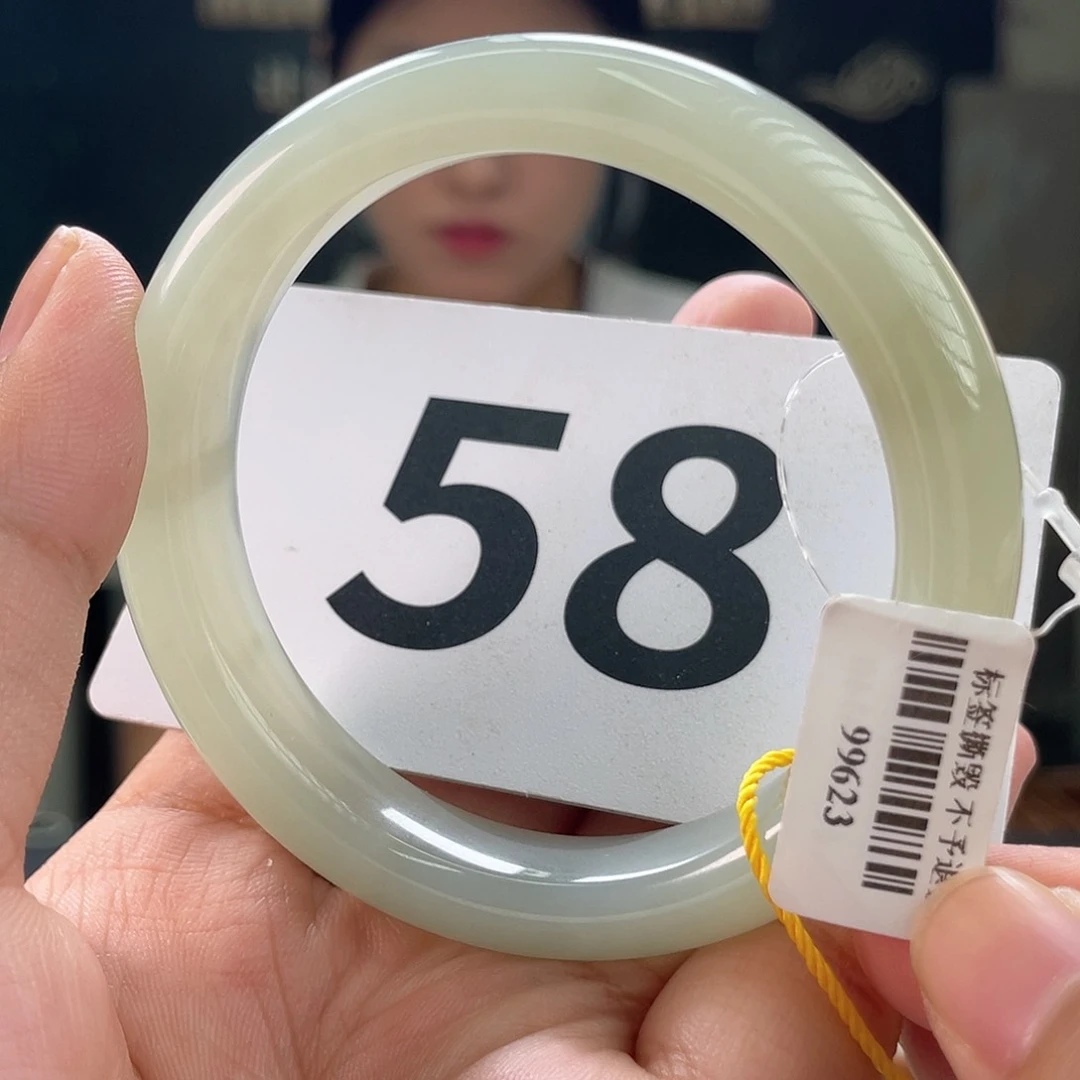 和田玉手镯未镶嵌微瑕