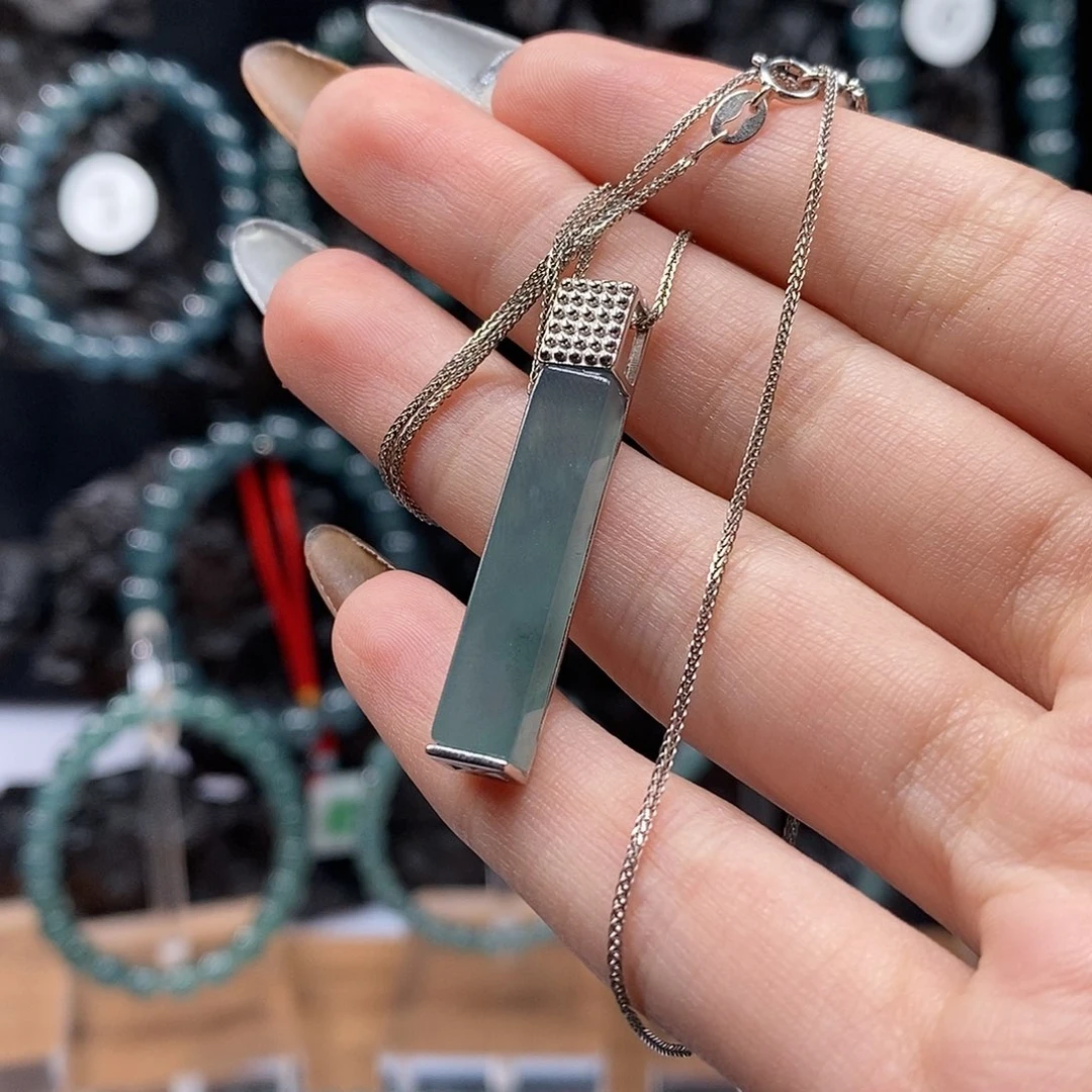 颈饰未镶嵌翡翠无事柱吊坠（带链子