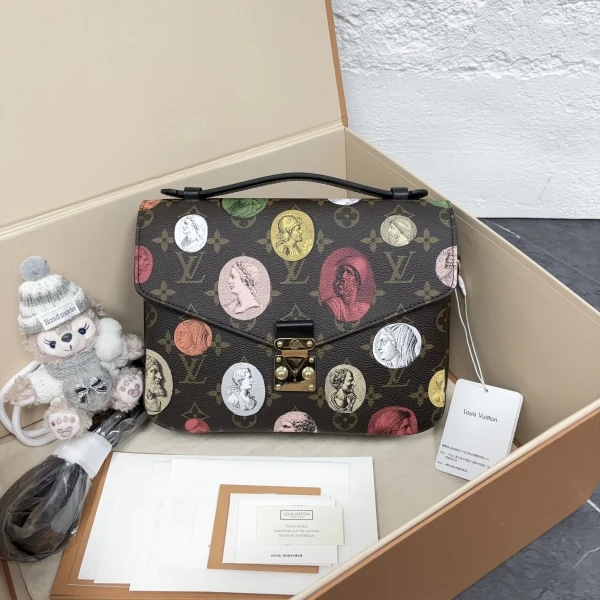 妃鱼/路易威登/95新/包包/市场价22000/250119XZ0028