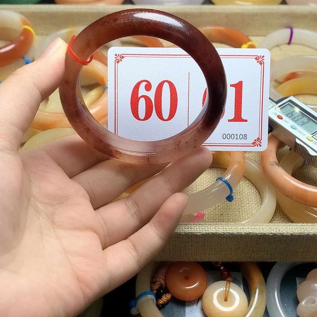 未镶嵌石英质玉（黄龙玉）手镯