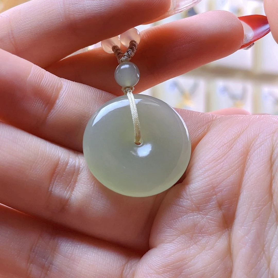 和田玉吊坠(赠链)未镶嵌万**红