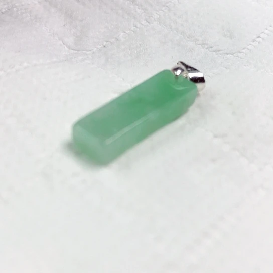 翡翠颈饰未镶嵌深*吊坠