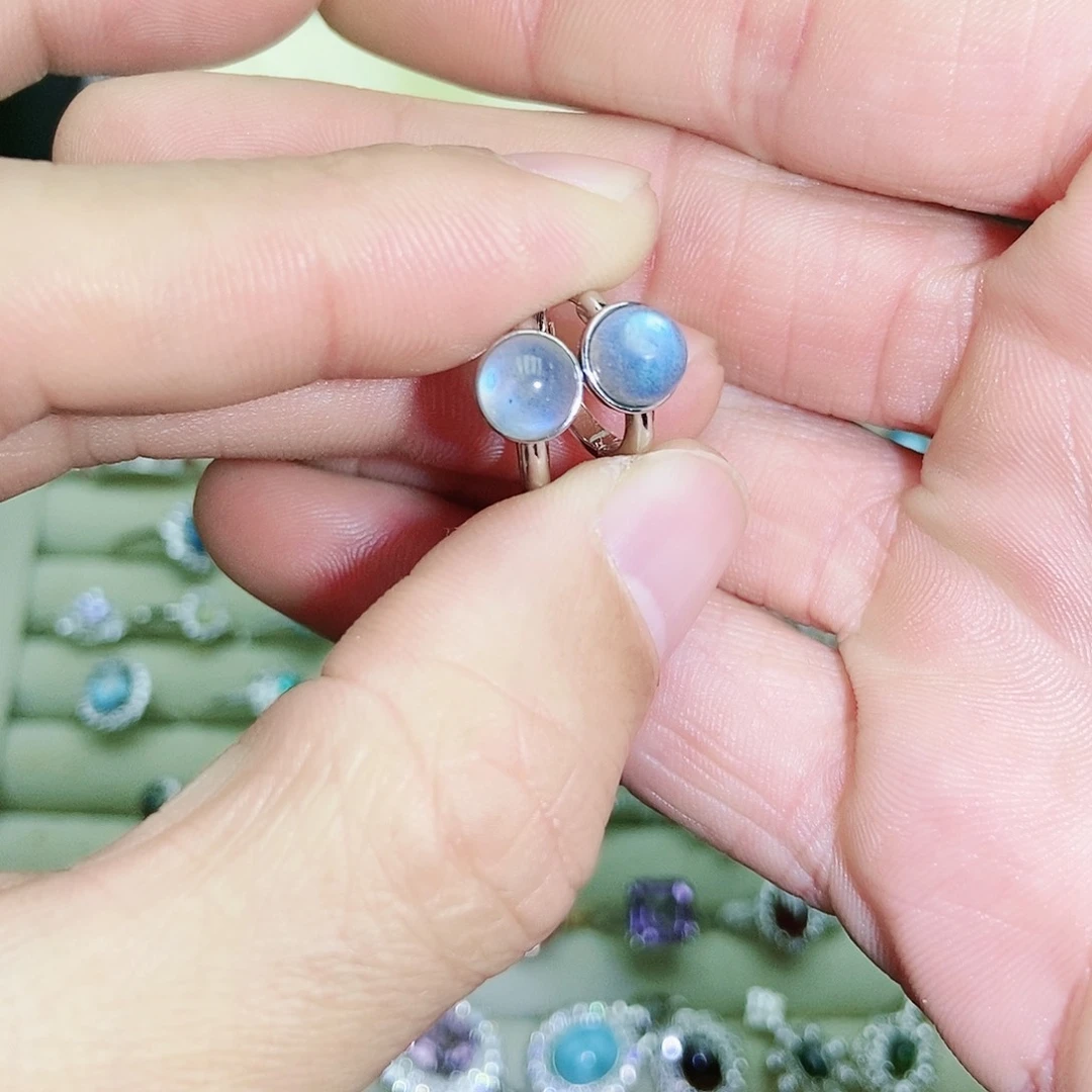 【闪购商品】未镶嵌耳环月光石