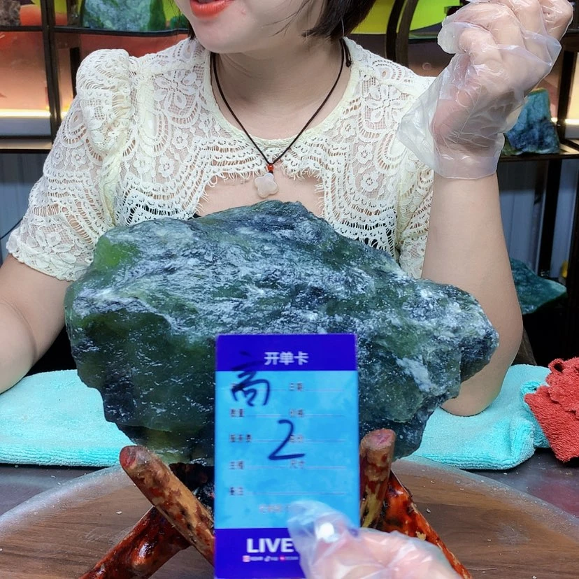 【闪购商品】蛇纹石玉未镶嵌原石随***i