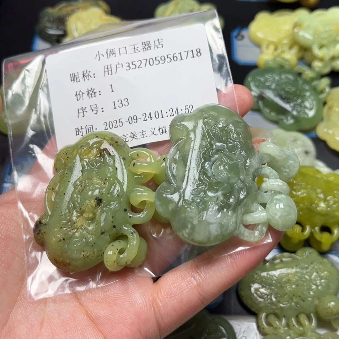 用***8未镶嵌蛇纹石玉颈饰
