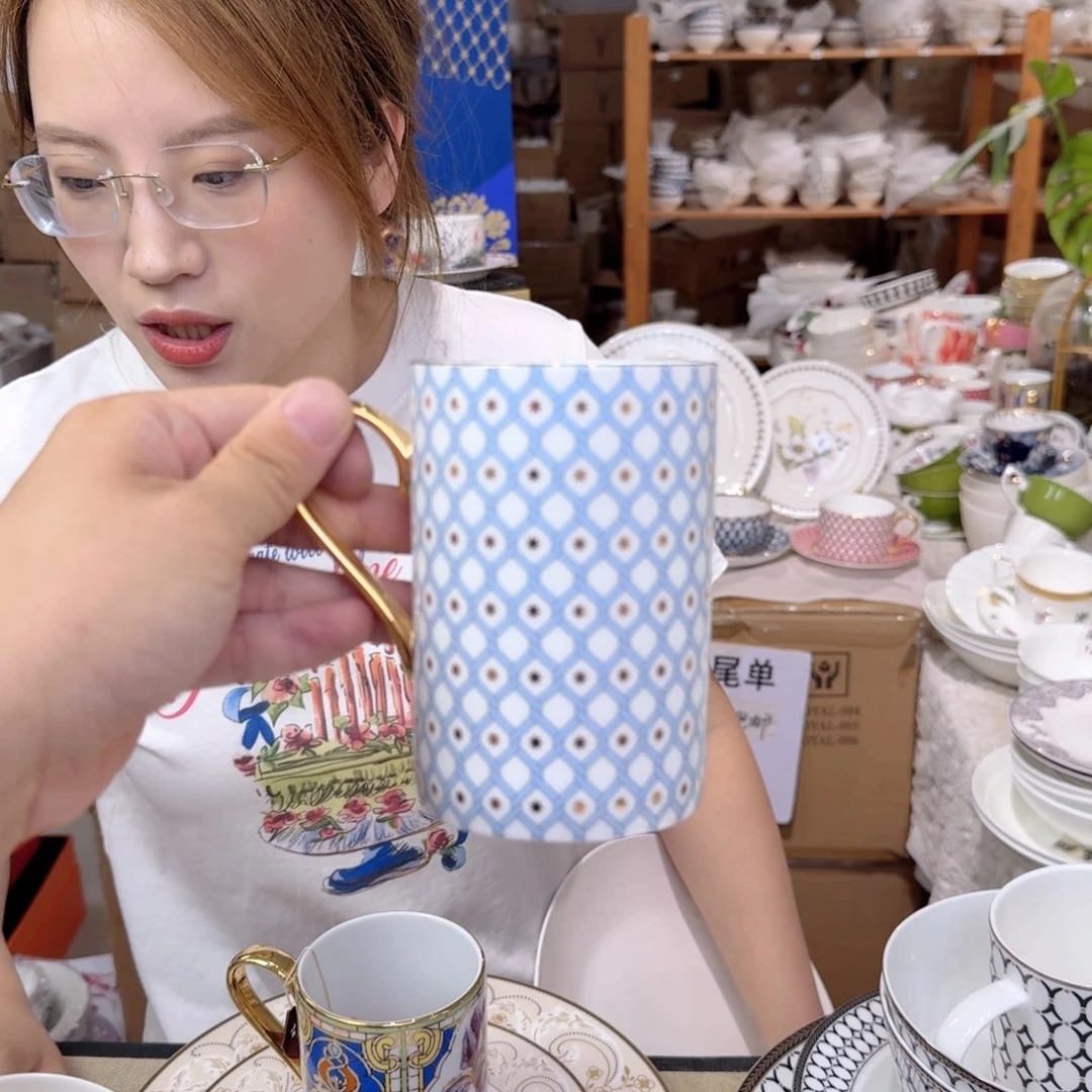 骨瓷鹅黄原单马克杯一个400ml