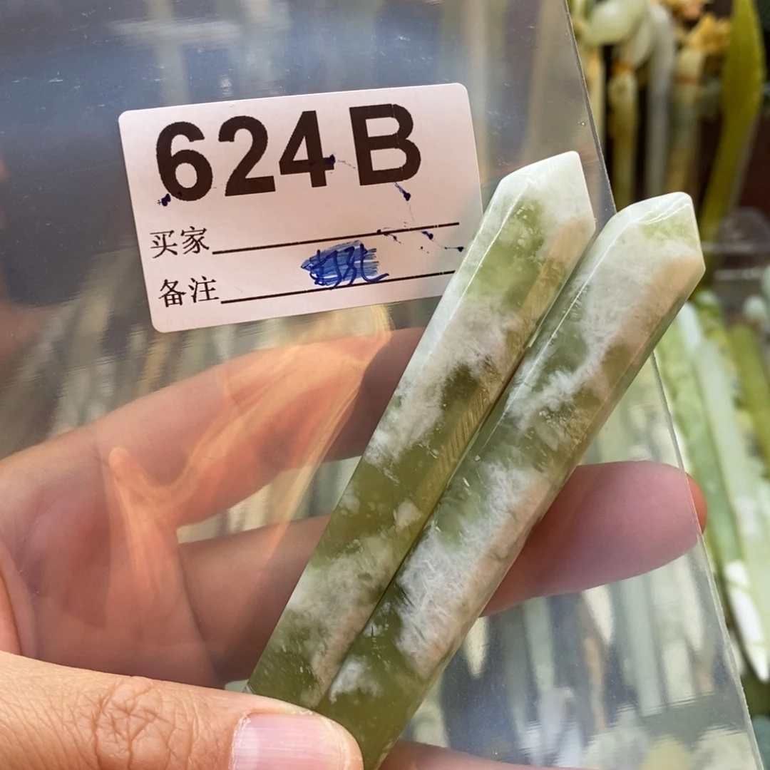 透闪石-蛇纹石玉发饰未镶嵌青*