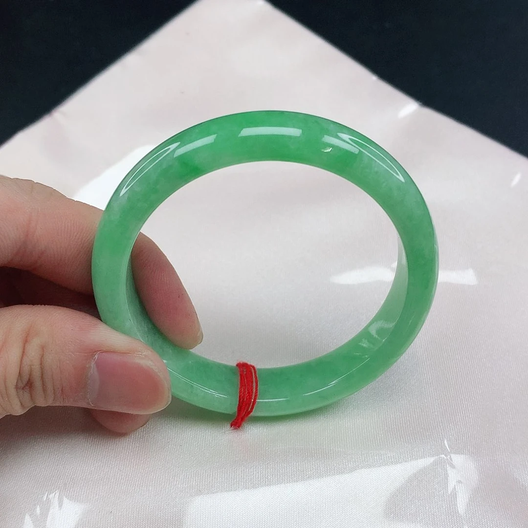 翡翠手镯未镶嵌圈52。0504