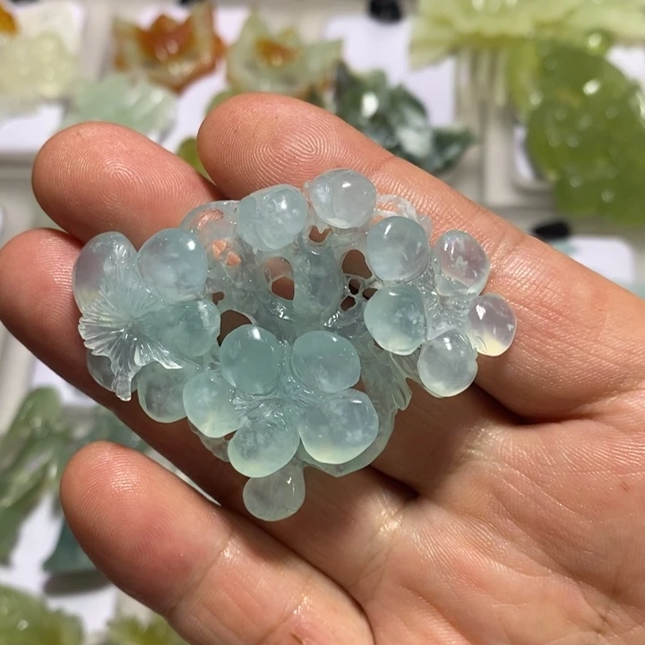 歇***哈未镶嵌蛇纹石玉颈饰