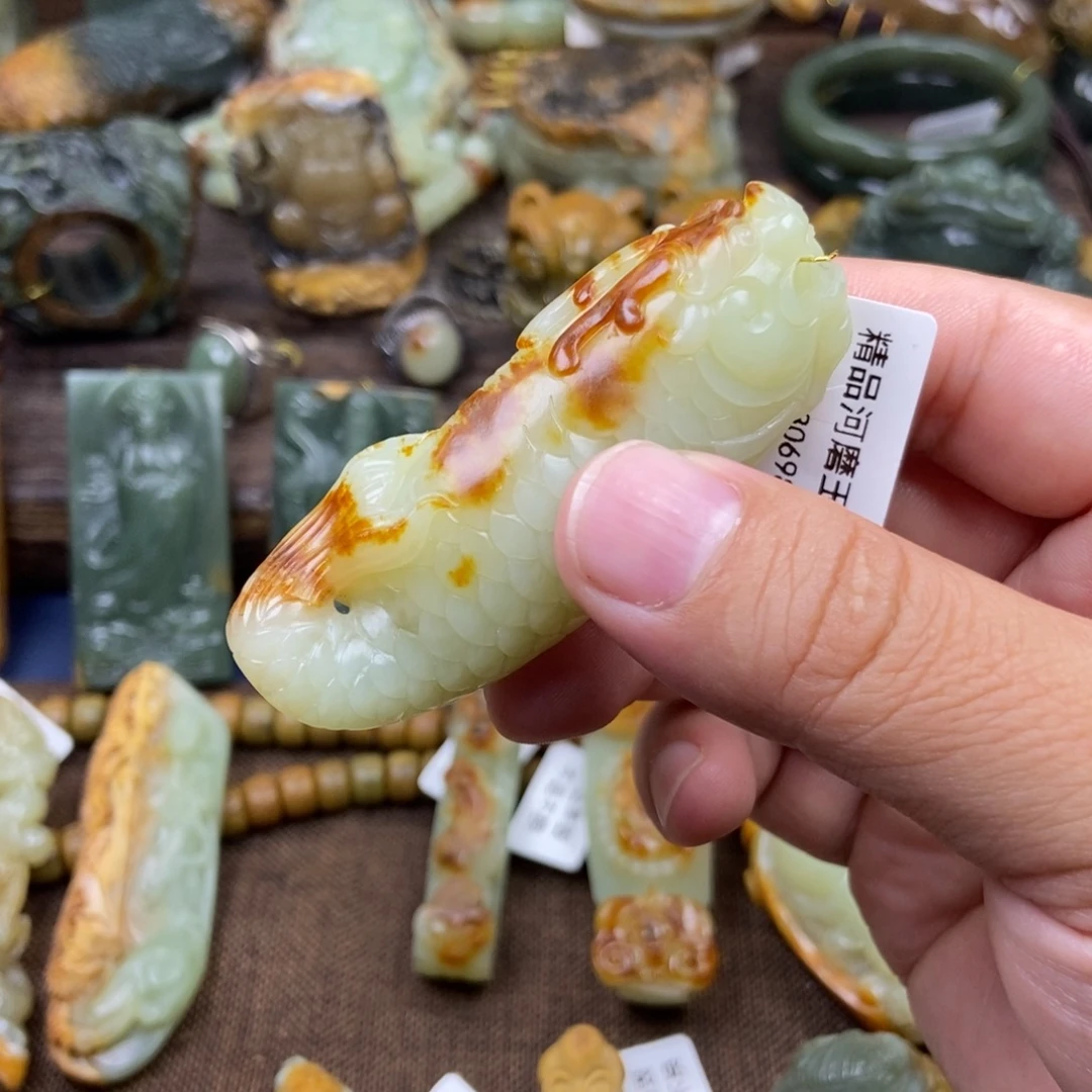 智***慧未镶嵌岫岩河磨玉（透闪石质玉）珠宝奇石