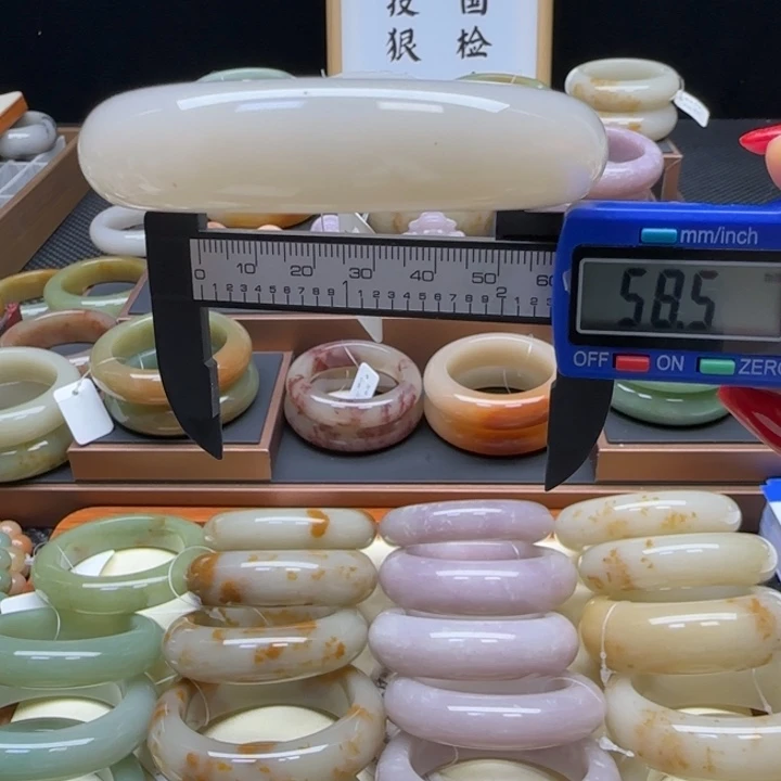 石英岩玉未镶嵌手镯