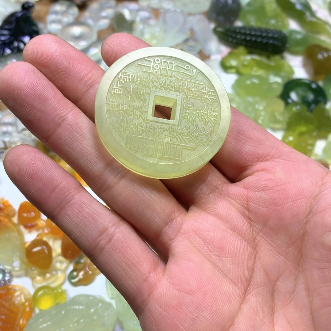 岫玉颈饰未镶嵌花钱