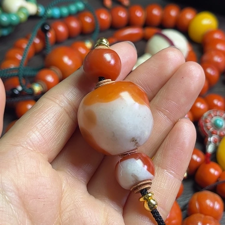 颈饰琉璃渺琉璃……….