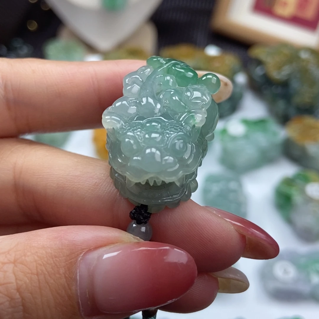 颈饰未镶嵌翡翠A6 双色含珠貔貅