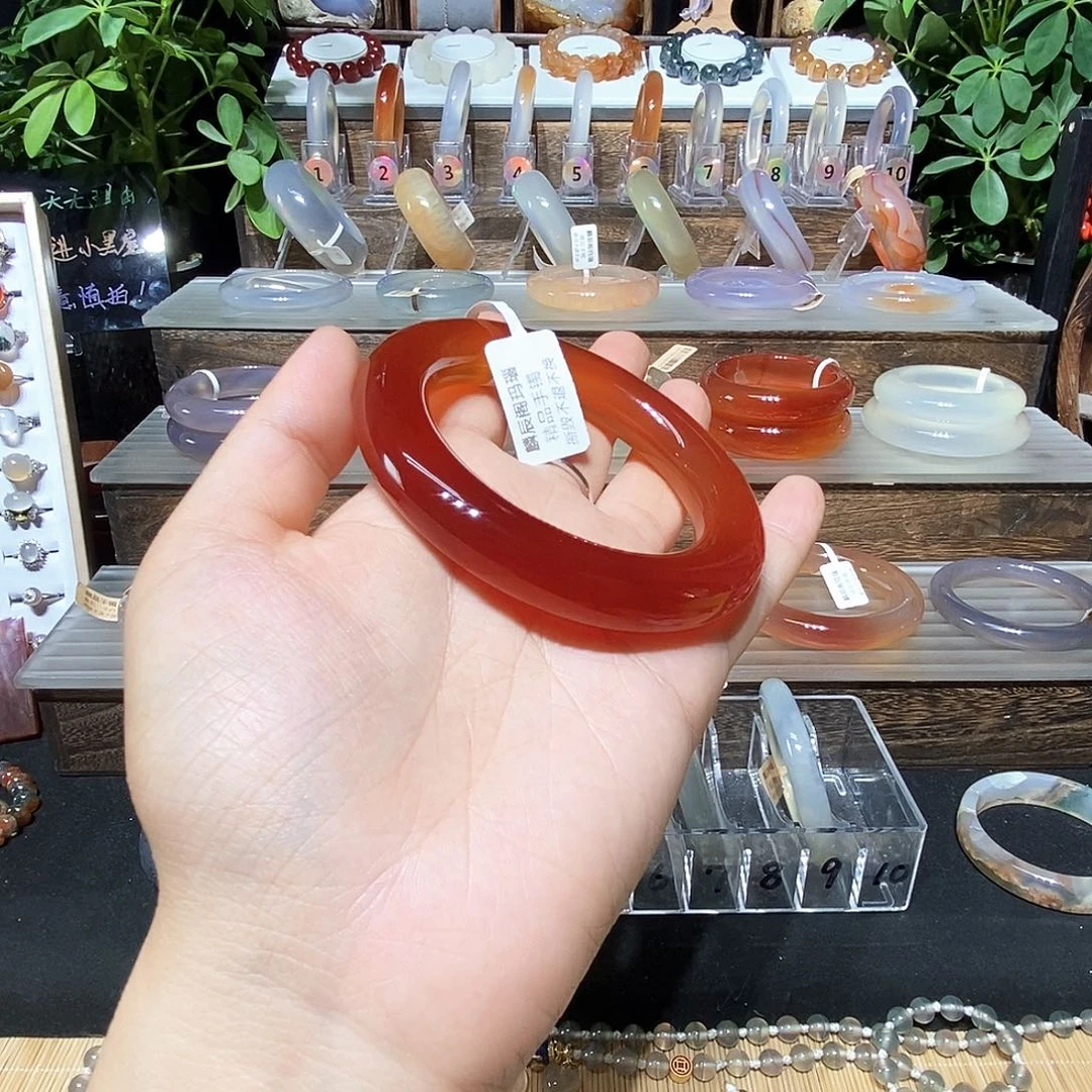 笑***呵玛瑙/玉髓未镶嵌手镯